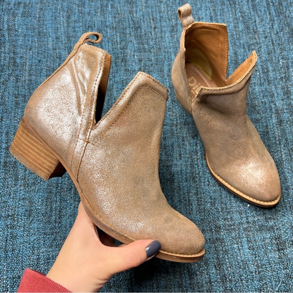 Diba Shoes - Diba Skyler Metallic Distressed Leather Ankle Booties